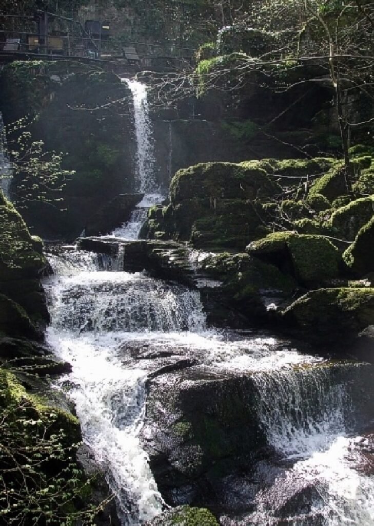 LL74. Glen Lyn Gorge, Geographia, April 2021